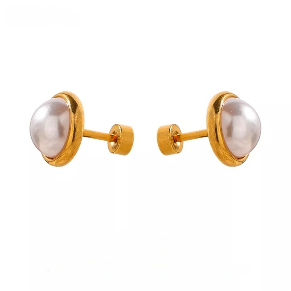 Cute Screw-Back Round Pearl Earrings